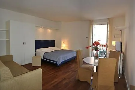 Sleeps 2 Pool Wifi Apartment *
