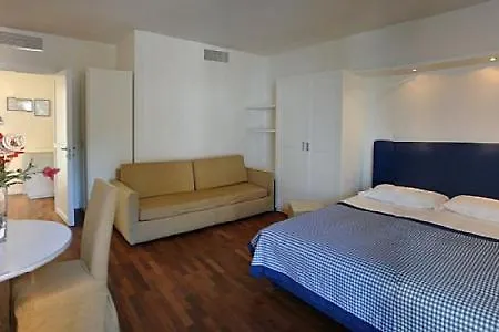 Apartment Sleeps 2 Pool Wifi Meina