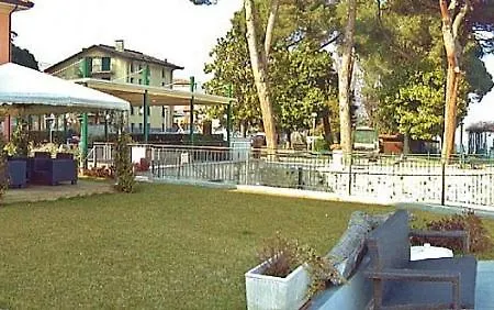 Apartment Sleeps 2 Pool Wifi *